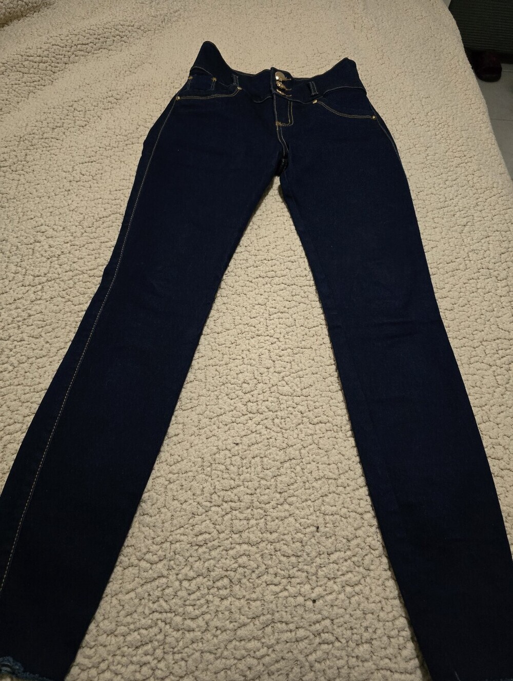 High-Rise Dark Blue Skinny Jeans — Sleek Stretch Denim